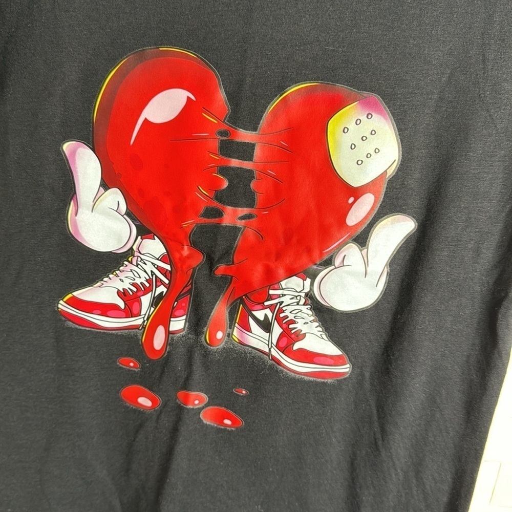 Women’s size large, black T-shirt, Nike heart - Picture 3 of 5